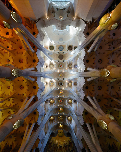 File:Sagrada Familia March 2015-4a.jpg