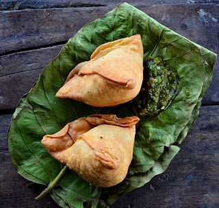 <span class="mw-page-title-main">Samosa</span> Fried or baked pastry with a savoury filling