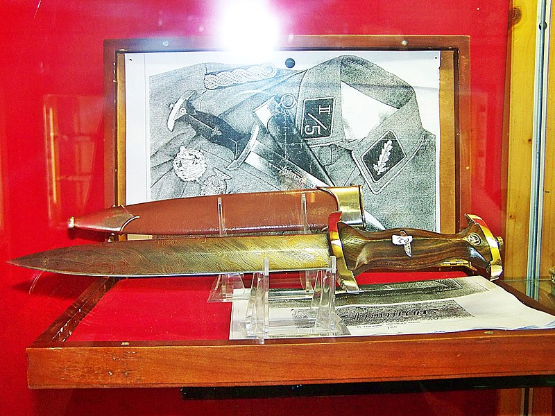 File:ScarperiaPalace of the vicars-Knives Museum 03.jpg