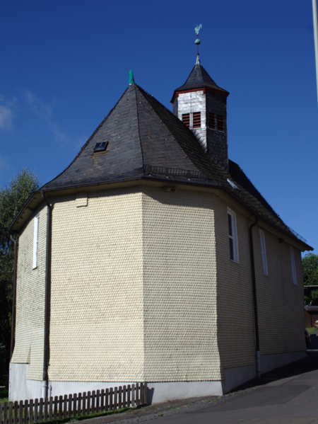 File:Schotten Michelbach Kirche rueck.png