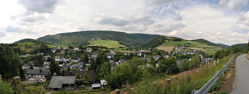 File:Schwalefeld pano.jpg