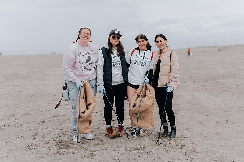 File:Seaside-oregon-earth-day-cleanup-ocean-blue-project.jpg