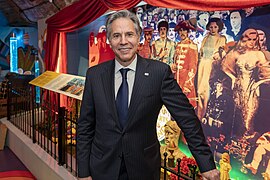Sgt. Pepper's Lonely Hearts Club Band Secretary Blinken visits the Beatles Story Museum (51741223531).jpg