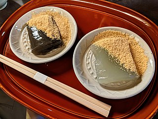 <span class="mw-page-title-main">Warabimochi</span> Japanese jelly-like confection