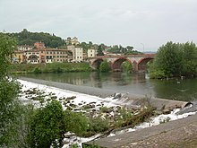 Ponto super Serchio en la urborando de Lucca