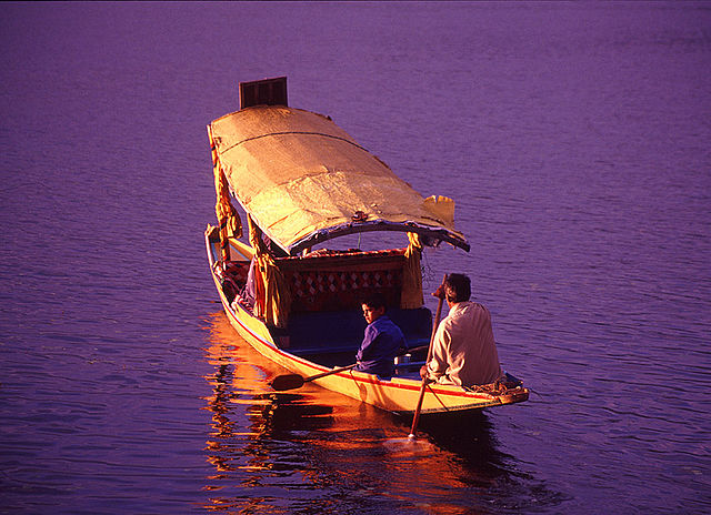 Model Boat Wooden Miniature Boat Small Wooden Boat Small Fishing Boat with  Canopy Boat Children's Toy Solid Wood Boat Decoration