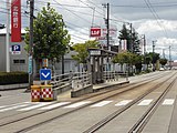 設有上蓋後的高岡站方向月台 （2014年9月）