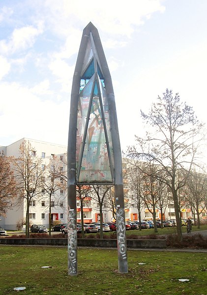 File:Skulptur "Sonnensegel".jpg