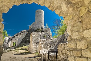 Smoleń, ruiny zamku Pilcza.jpg