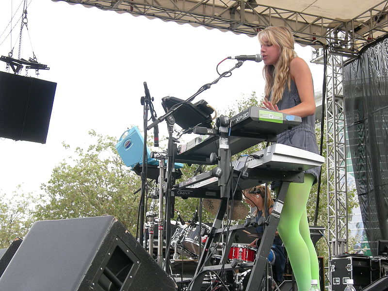 File:Smoosh at Bumbershoot 2007 - Asya 01.jpg