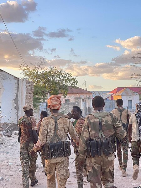 File:Somali army inside El Buur.jpg