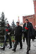 Bemanning van Sojoez TMA-03M tijdens de ceremoniële tour op het Rode plein in Rusland op 1 december 2011