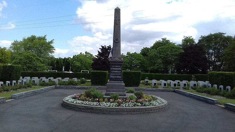 File:Stèle pour les wasquehaliens morts pour la France, cimetière du Plomeux, à Wasquehal.jpg