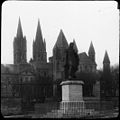 Luis XIV frente a la Abbaye aux Hommes en Caen