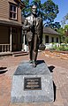 Статуя Джона Себастьяна Хельмкена, Виктория, Британская Колумбия, Канада 05.jpg