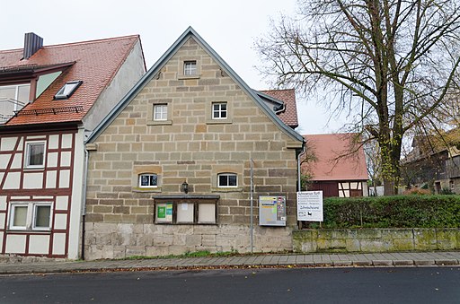 Steinsfeld, Am Dorfplatz 1, 006