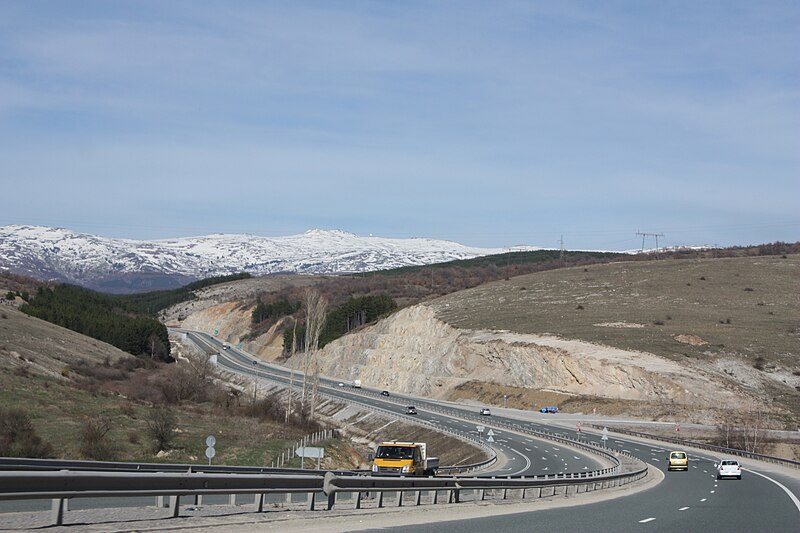 File:Struma highway heading north close to Sofia 20090407 006.JPG