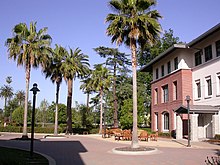 A courtyard at the Sun main campus in Santa Clara, California Sun Microsystems Santa Clara campus courtyard.jpg