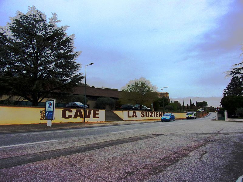 File:Suze-la-Rousse Cave la Suzienne.JPG