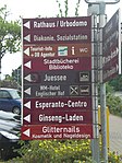 Német és eszperantó nyelvű útbaigazító táblák
