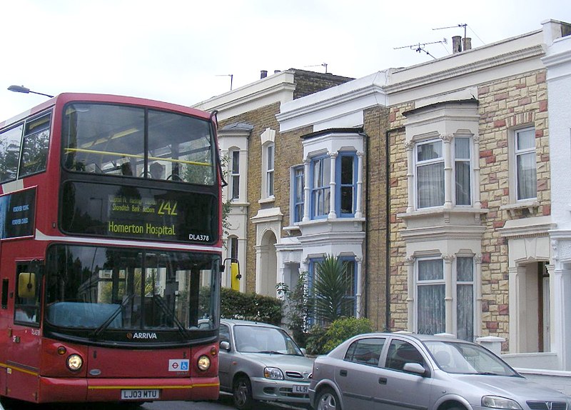 File:The 242 bus passes stone clad house, E5 LJ03MTU.jpg