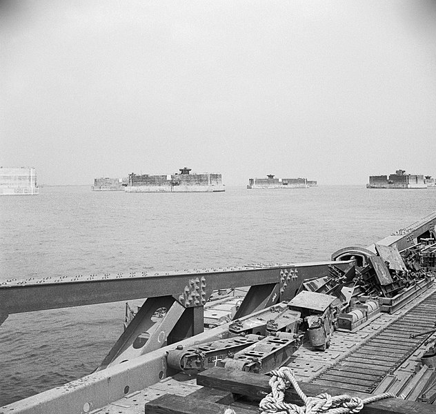 File:The Mulberry Harbour H38675.jpg