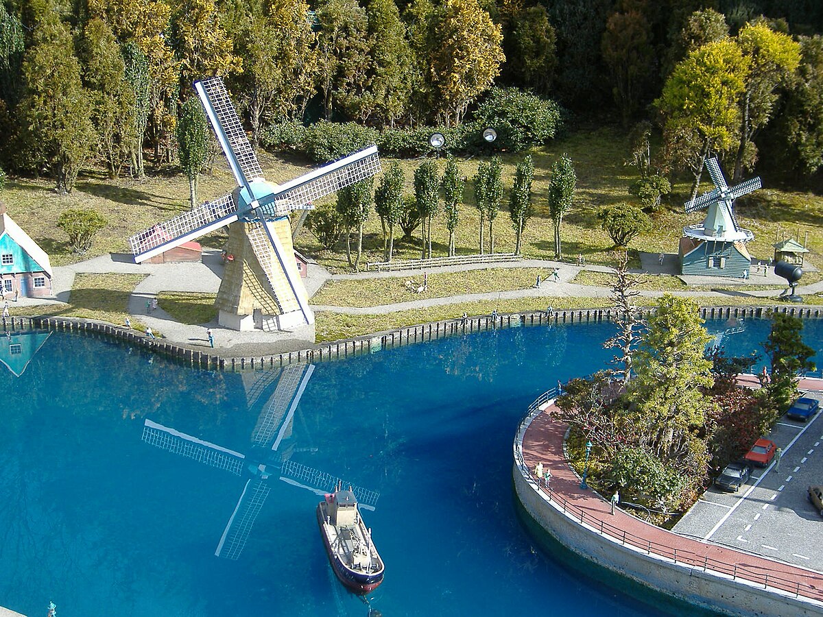 ファイル The Windmills In Tobu World Square Jpg Wikipedia