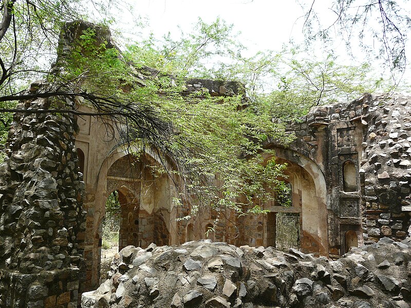 File:Tomb of Khan Shahid, Balban's son, Mehrauli.jpg