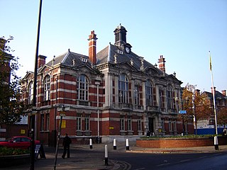 <span class="mw-page-title-main">Tottenham Town Hall</span> Municipal building in London, England