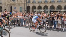 Plik: TourDeFrance2015 Etape8 PassageRennes.webm