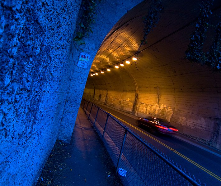 File:Tunnel (2422756308).jpg