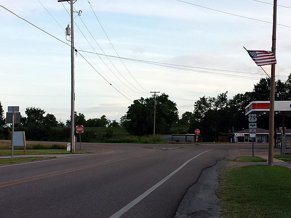 US 79B terminates at its parent route in Clarendon