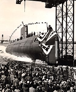 US Navy 120120-N-ZZ999-001 In this file photo taken Jan. 21, 1954, the nuclear-powered submarine USS Nautilus (SSN 571) slips into the Thames River.jpg