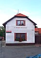 Čeština: Domek v ulici U Staré studánky v Dubči (Praha 15) v části Dubeček English: House at U Staré studánky street in Dubeč, Prague