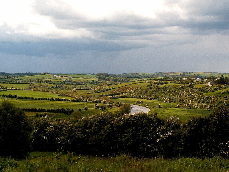 File:Valley of the river Boyne.jpg