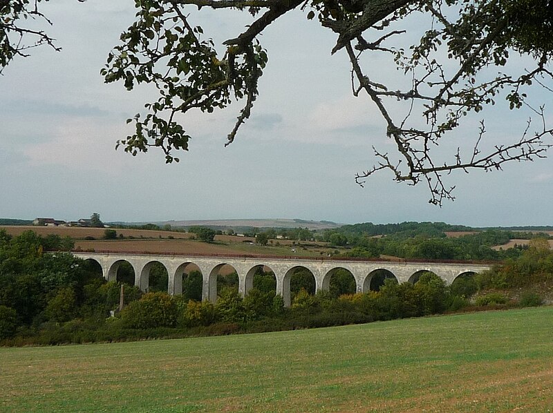 File:Viaduc de Druyes (Yonne).JPG