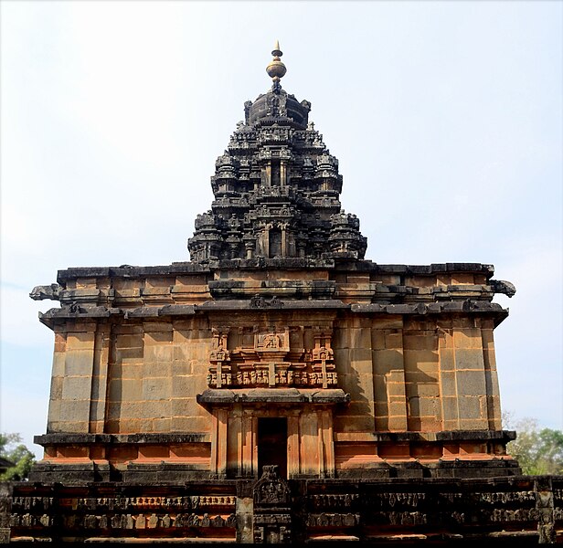 File:View of dravidian style sikhara from the rear of the Aghoreshwara temple at Ikkeri.jpg