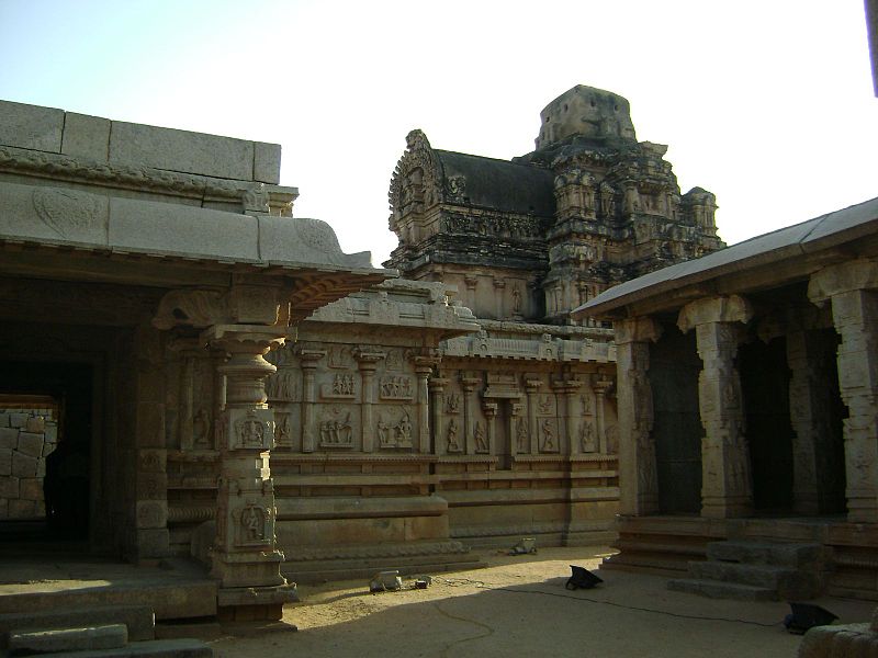 File:View of the Hazara Ramaswami temple..jpg