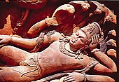 ஆதிசேஷன் (அனந்தன்) நாகம் மீது சாய்ந்து படுத்திருக்கும் விஷ்ணு, இடம்: தசாவதாரக் கோயில், ஆண்டு: 5ஆம் நூற்றாண்டு
