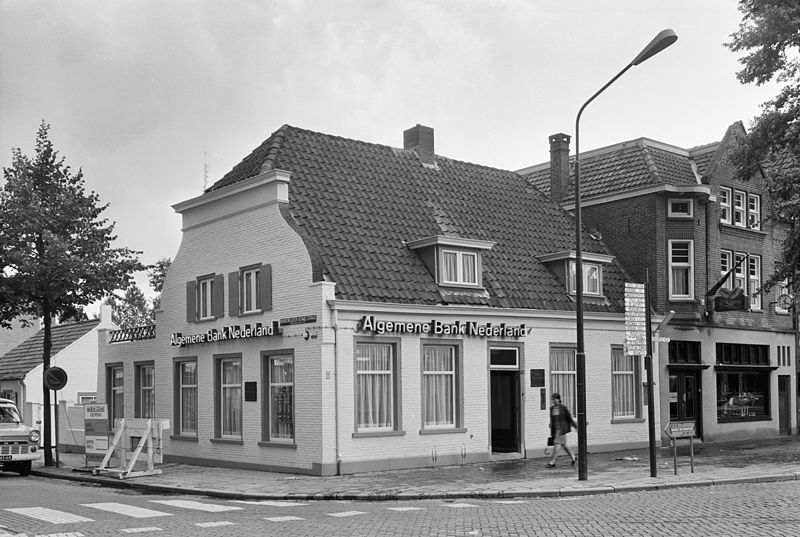 File:Voor- en zijgevel - Oisterwijk - 20172045 - RCE.jpg