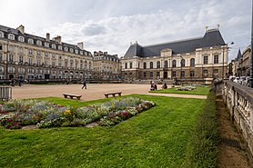 Sørøstlig utsikt over Place du Parlement de Bretagne, Rennes, Frankrike.jpg