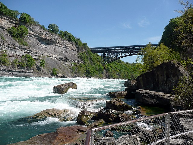 The Niagara River at Niagara Gorge in May 2008
