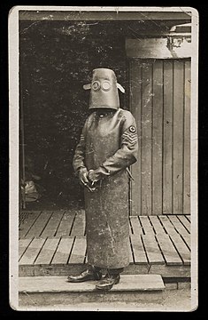 "World_War_One,_France;_a_radiographer_wearing_protective_Wellcome_L0050611.jpg" by User:Fæ