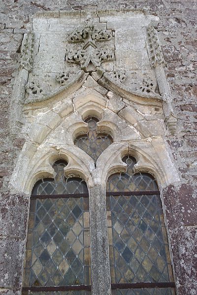 File:Église Saint-Pierre du Mesnil-Aubert - Remplage d'une ouverture (2).jpg