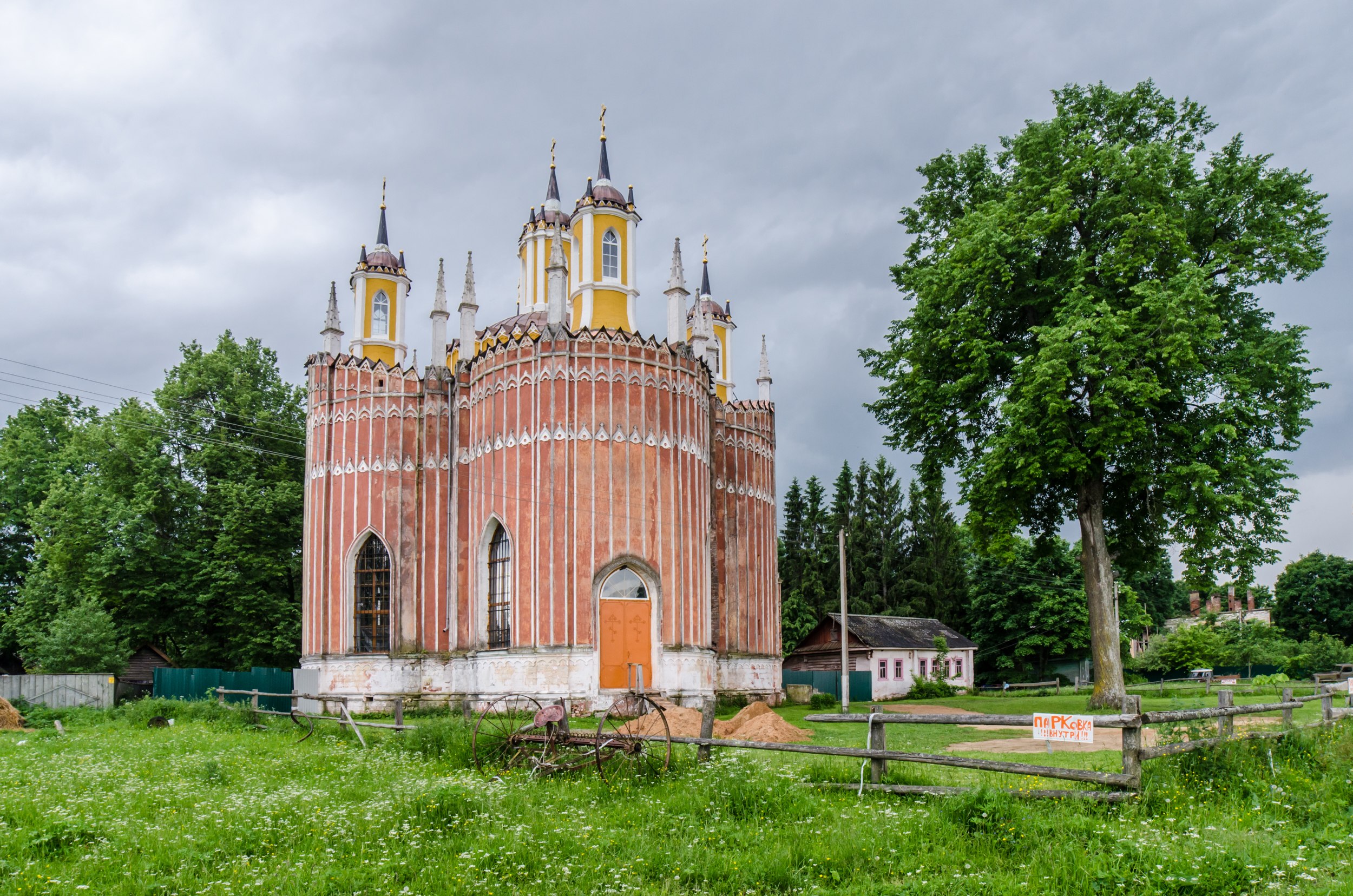 Красное тверской. Храм Преображения Господня в селе красное Старицкого района. Преображенская Церковь село красное Старицкий район. Село красное Тверская область храм Преображения Господня. Красное село Тверская область Старицкий район храм.