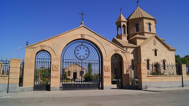 Армавир ереван. Город Октемберян Армения. Армавир Армения. Армавир (город, Армения). Церкви Армавир Армения.