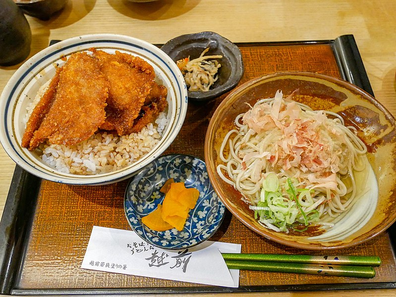 File:ソースカツ丼と一皿おろしそば（おそばだうどんだ越前）.jpg