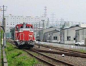 越中島貨物駅を発車したDE10形ディーゼル機関車 （2009年8月8日）