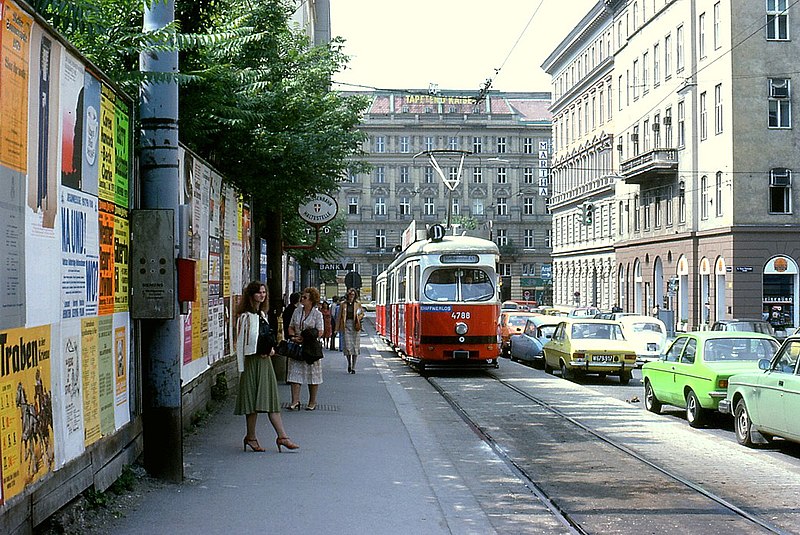 File:056R26270679 Schottenring, Haltestelle Börse,Wipplingerstrasse, Strassenbahn Linie D Typ E1 4788.jpg