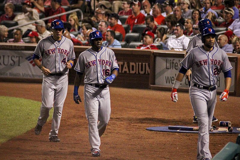 Left to right: Wilmer Flores, Alejandro De Aza and James Loney of the New York Mets walk to the dugout. (2016)